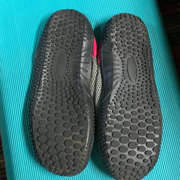 TBL Jamaica Water Beach Swim Slip Resistant shoes in pink Grey - Picture 5 of 9